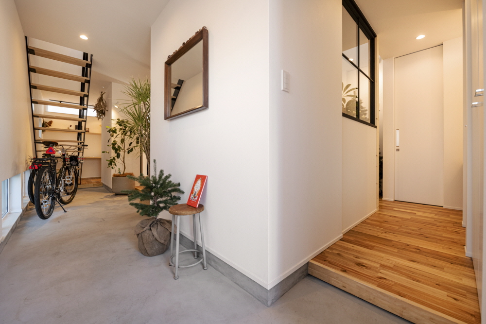 将来を見据えた外観と玄関が広い2階建て