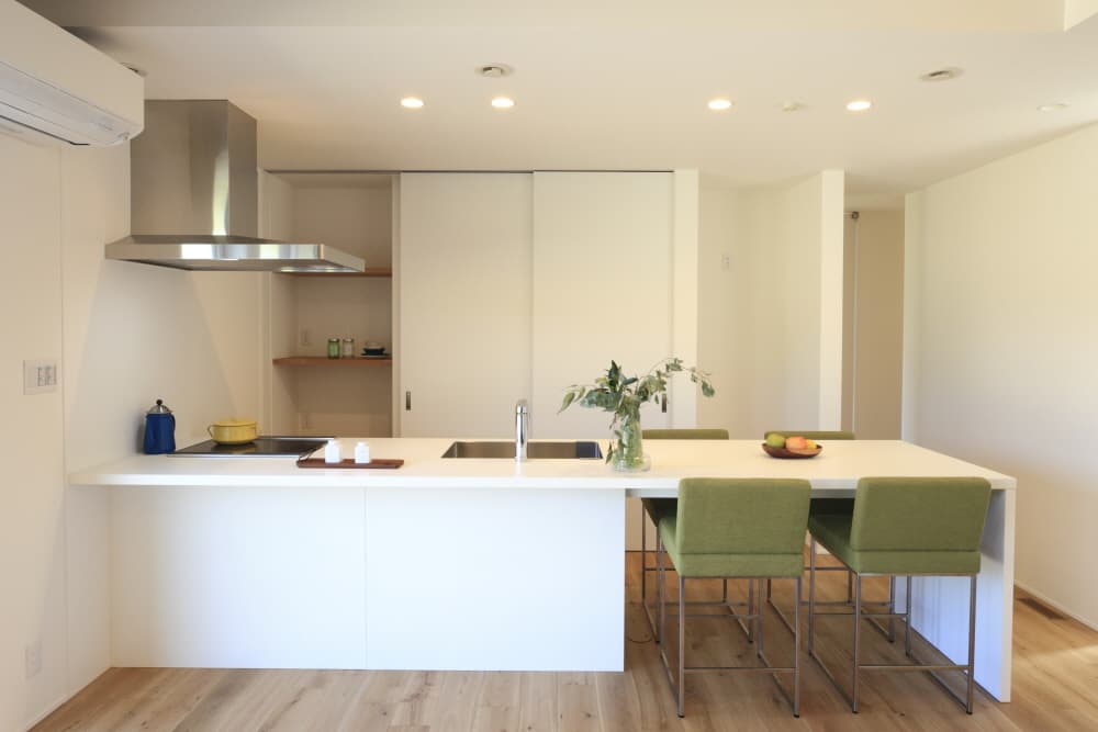 景色と暮らす平屋、光と遊ぶ2階建て