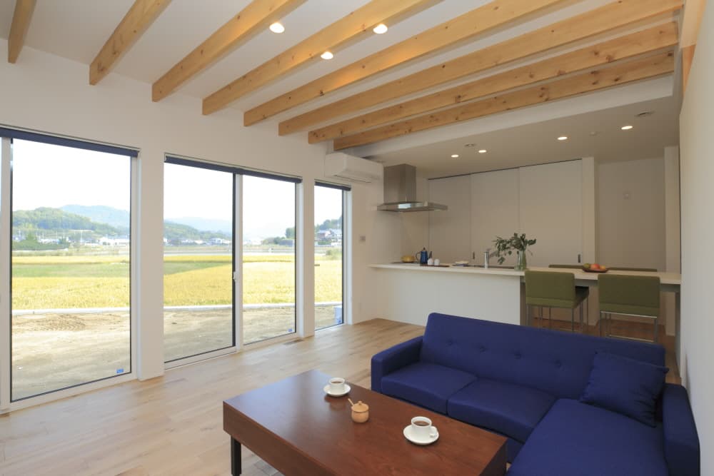 景色と暮らす平屋、光と遊ぶ2階建て