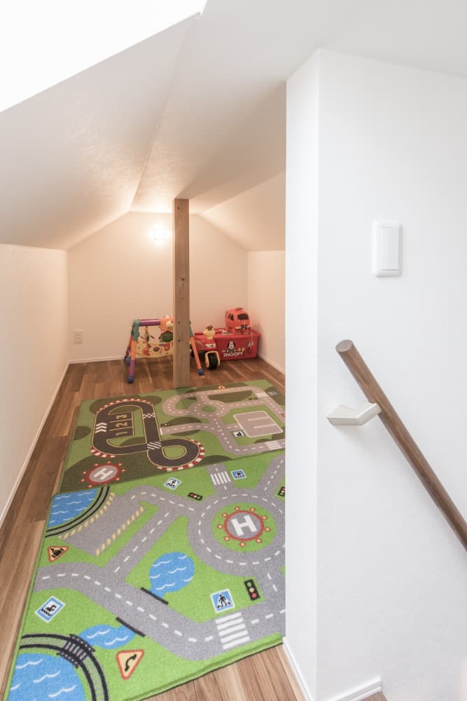 現し梁と北欧家具が彩る、スローライフな時間