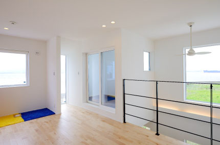 すべての部屋が、海へとつながる家