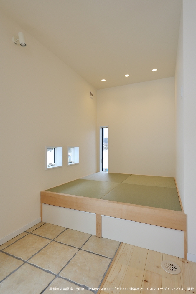 洗練された外観で、<br>子供たちの遊べる2階建て