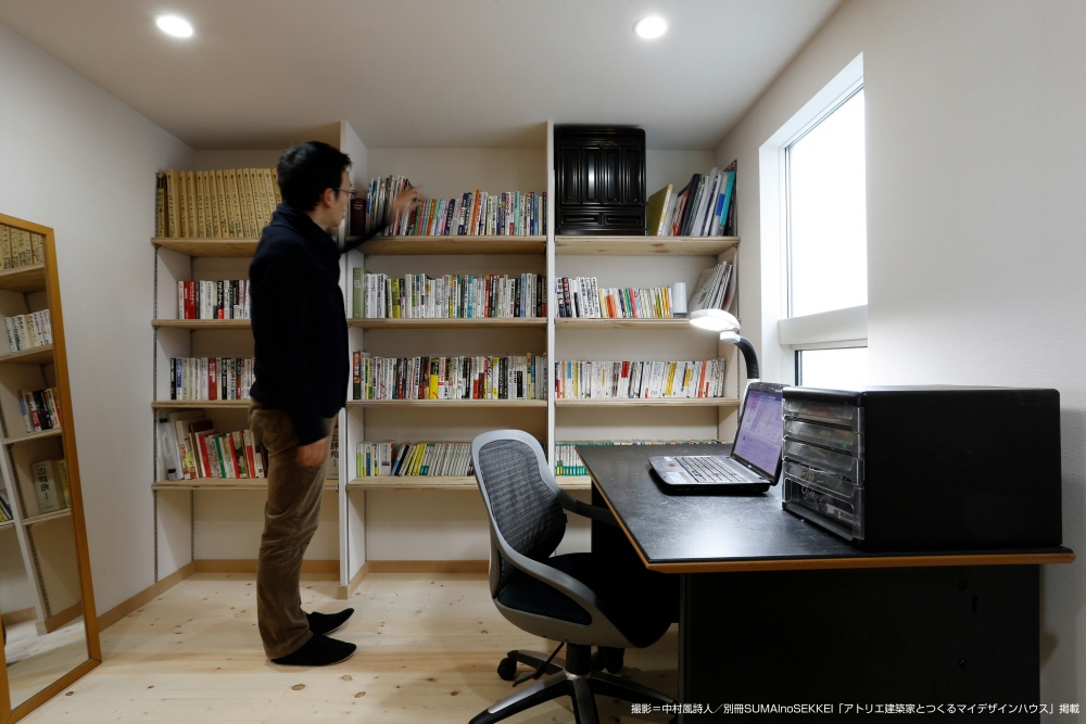 木の格子が際立つ<br>家族の思いを詰め込んだ3階建て