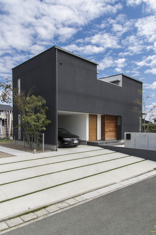 洗練された外観で、家族の思いを詰め込んだ2階建て